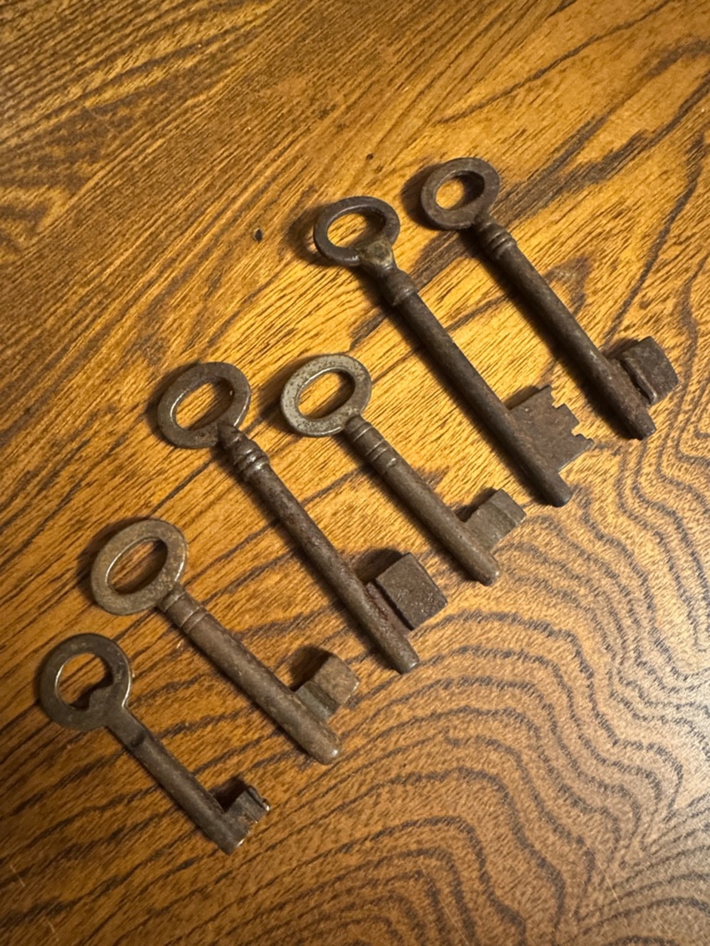 Vintage Skeleton Keys Set bundle of 6 - Picture 3 of 5